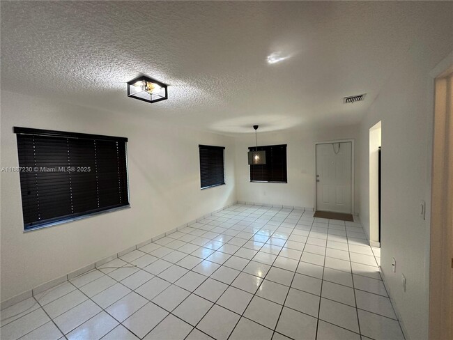 Building Photo - 8719 SW 38th St