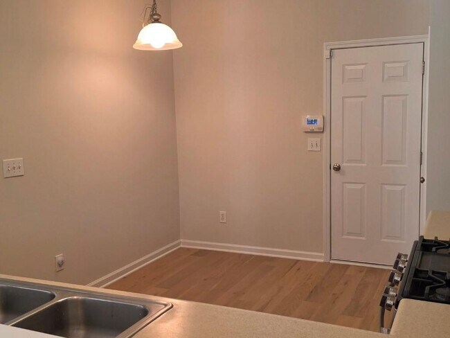 Building Photo - 2378 Fairlie Dr