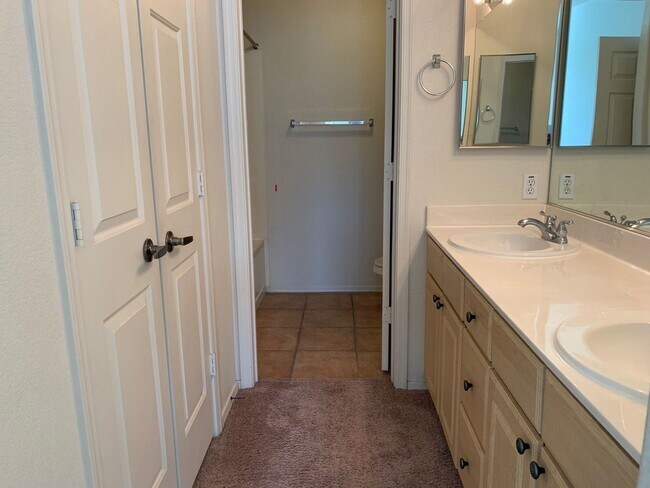 Building Photo - 2 Bedroom - 2 Bath - Garage - 940 Sq. Ft. Condo Tempe Town Lake Condos