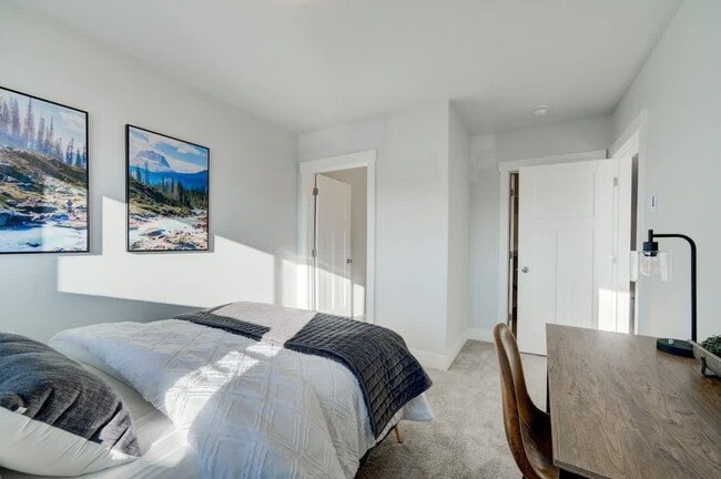 Building Photo - 5242 Fallon St