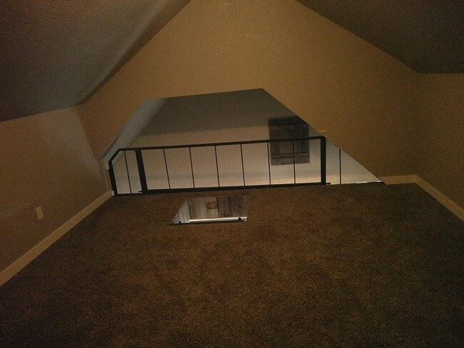 Building Photo - Cute studio Apartment