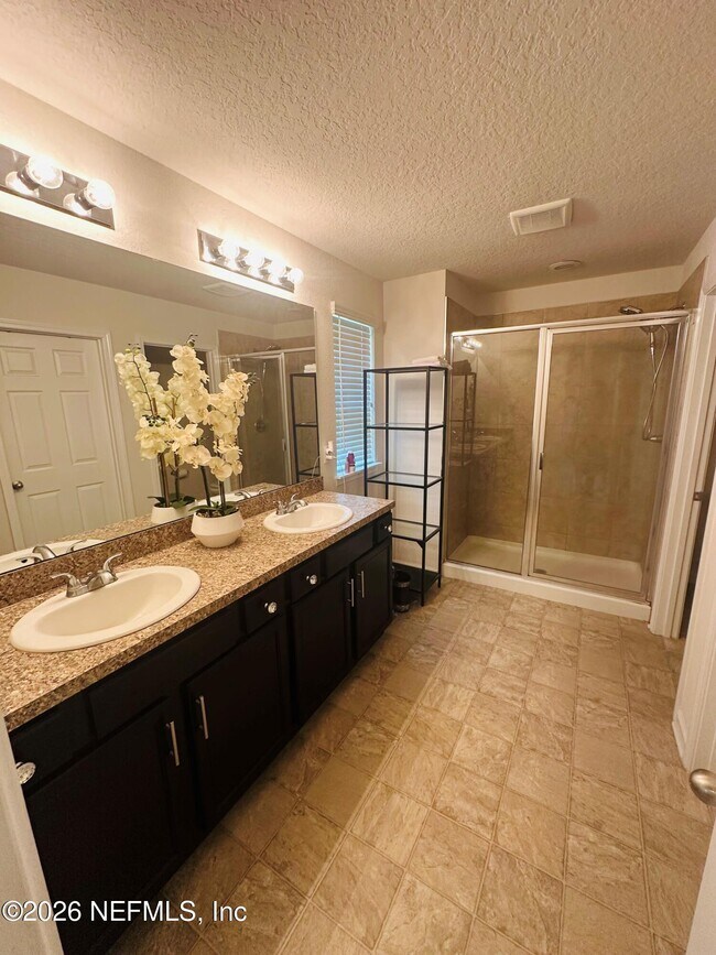 Building Photo - 12573 Grn Mdw Dr