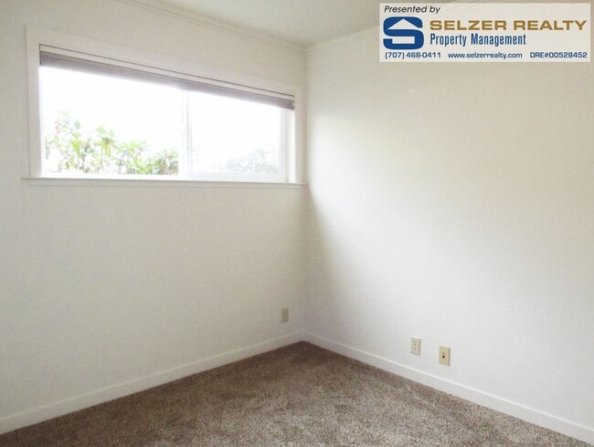 Building Photo - Cozy 3 bd. home on Ukiah's westside!