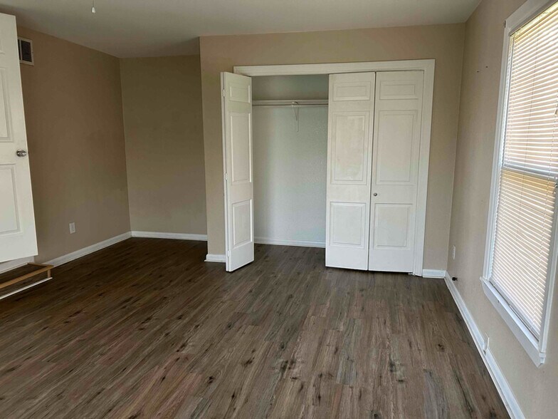 Building Photo - 1008 Pecan Ave