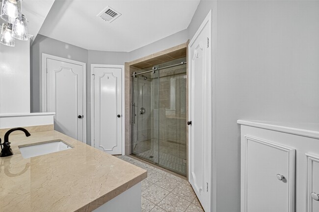 Building Photo - 2107 Briargreen Dr