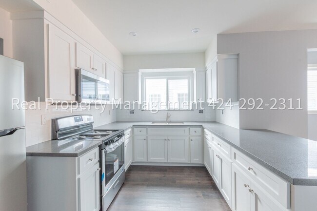 Building Photo - 1352 E 23rd St