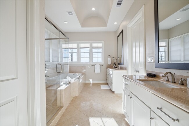 Building Photo - 9455 Fannin St