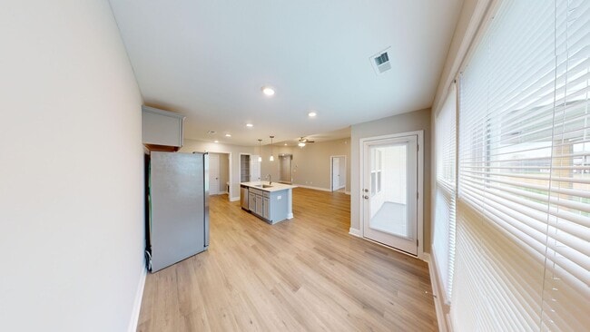 Building Photo - Luxury Ranch-Style Home with Open Concept, Large Eat In Kitchen, Primary Suite and Stylish Finishes