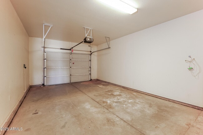 Building Photo - 15237 S Moon Valley Rd