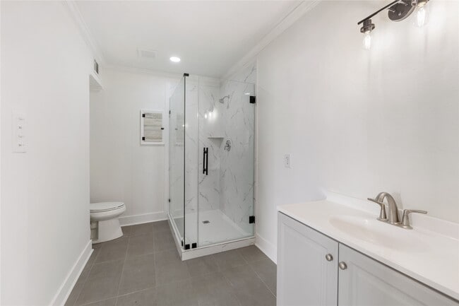 Building Photo - 5 Tiki Cir