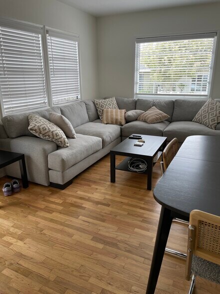 Building Photo - 453 30th St