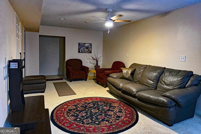 Building Photo - 3550 River Trace Dr