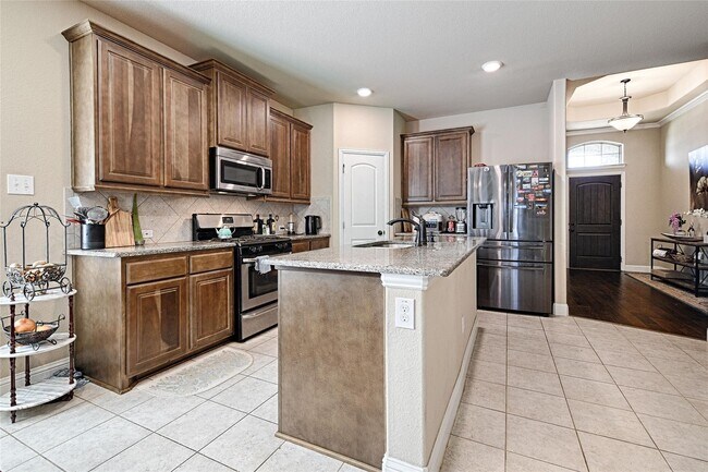 Building Photo - 640 Teakwood Dr
