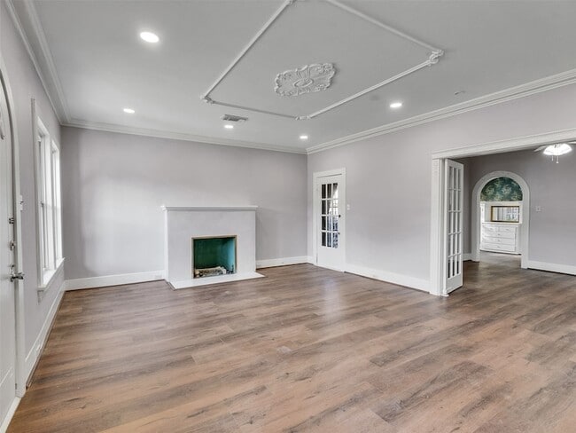 Building Photo - 4625 Bell St