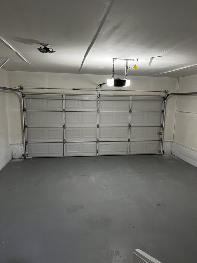 Building Photo - 6540 3rd Way SE