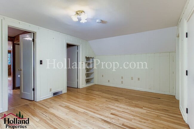 Building Photo - Spacious 3-Bedroom Hillsboro Home with Spa...