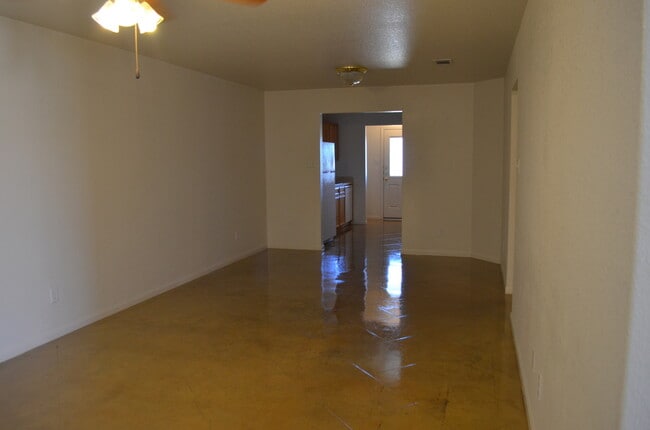 Building Photo - 928 Rosewood Dr