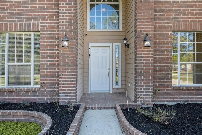 Building Photo - 907 Hinsdale