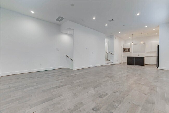 Building Photo - 5859 Dolores St