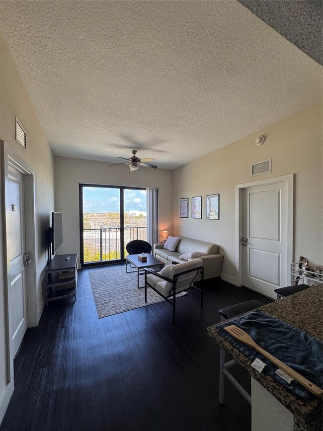 Building Photo - 135 NW 20th St