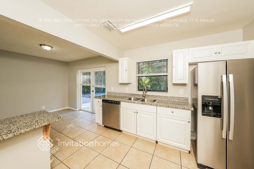 Building Photo - 9014 Fashion Pl