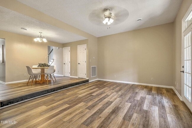 Building Photo - 2 Bedroom 1.5 Bath Townhome for Rent