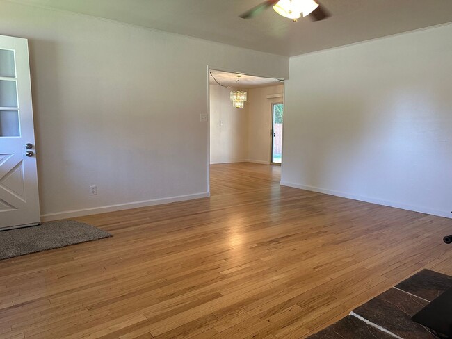 Building Photo - $400 off first months rent!