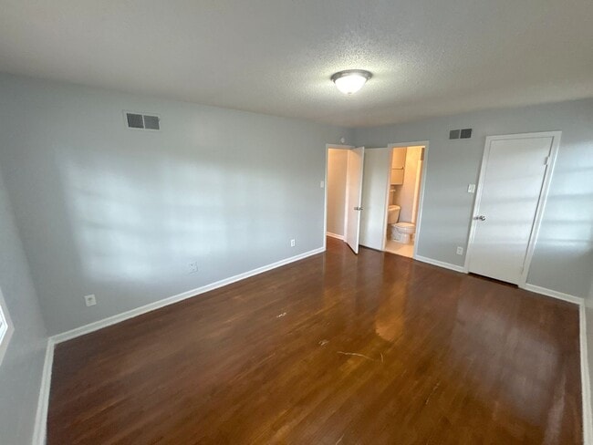 Building Photo - 5270 Algiers Dr