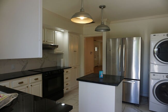 Building Photo - 2618 22