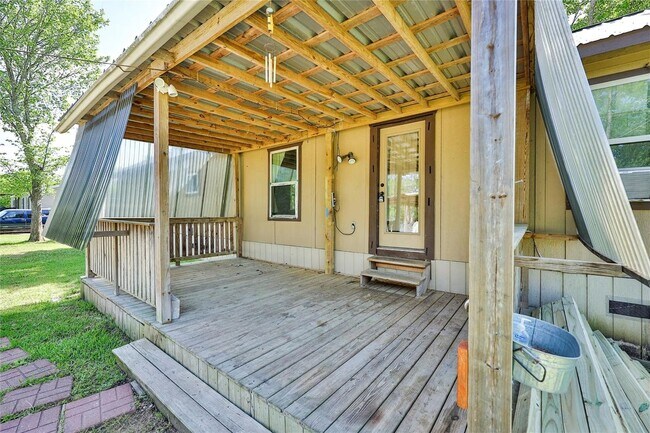 Building Photo - 2205 Willow Cove Dr