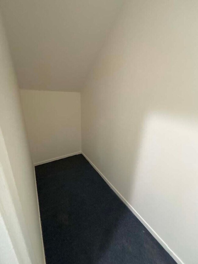 Building Photo - 915 Broadway St