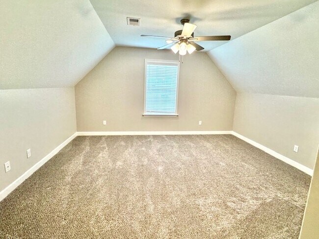 Building Photo - TuckerLanding5592