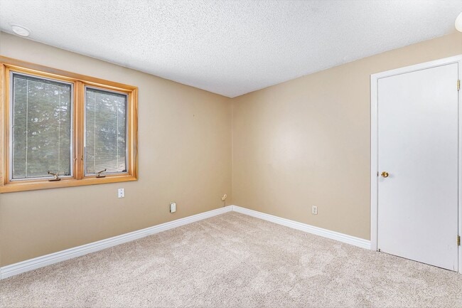 Building Photo - Spacious 4 bedroom home in the heart of Virginia Village!