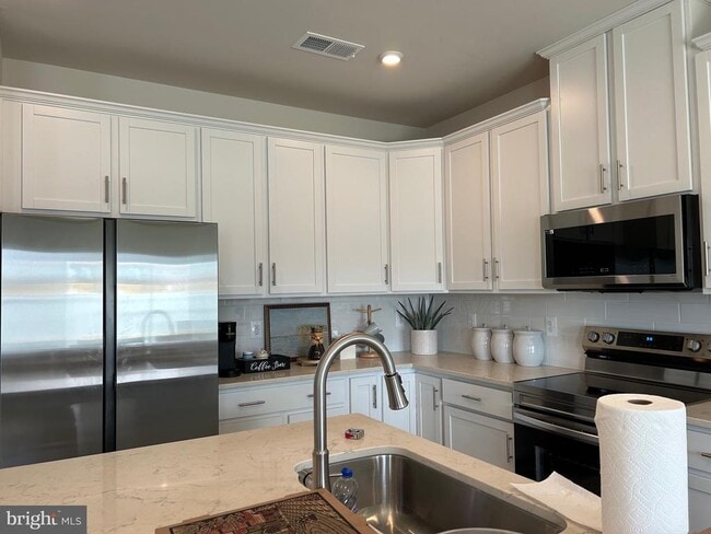 Building Photo - 265 Baker Dr