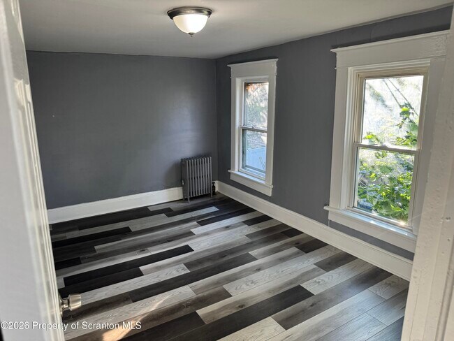 Building Photo - 219 N Bromley Ave