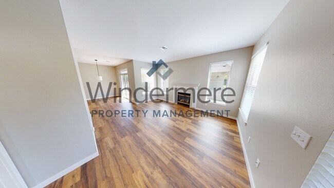 Building Photo - 715 Creekside *Located in the Villages of ...