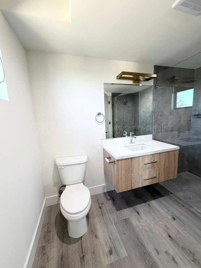 Building Photo - 5923 Laurel Canyon Blvd