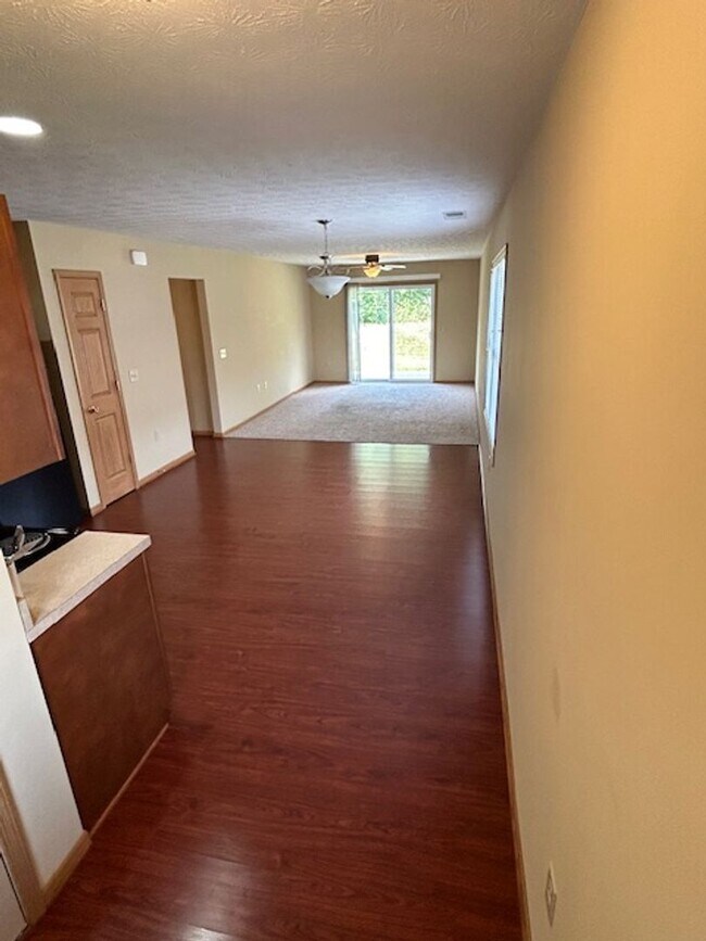 Building Photo - Black Friday Move-in Special! Up to $500 off!