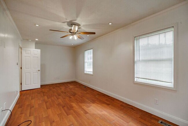 Building Photo - 261 Alberta Dr