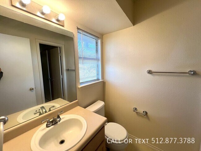 Building Photo - 2213 Creekside Ln