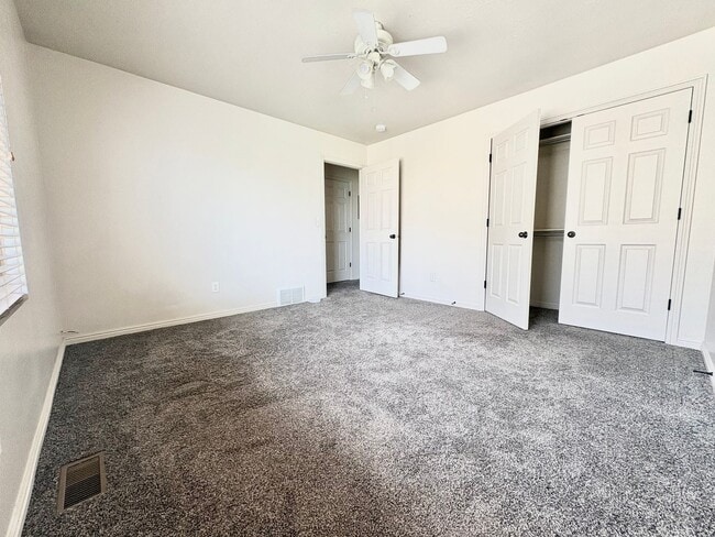 Building Photo - Modern 2 Bed Townhome | Garage, Views & Easy I-15 Access!