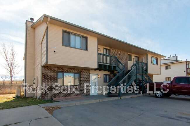 Building Photo - 1825 Edgewater Ave