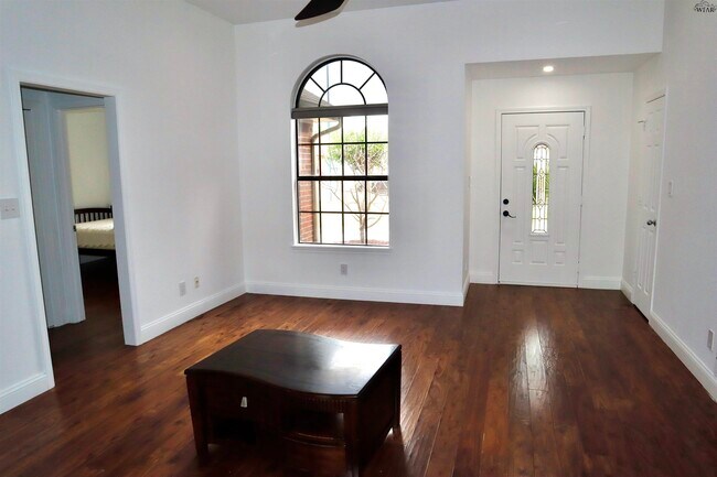 Building Photo - 19 Pilot Point Dr