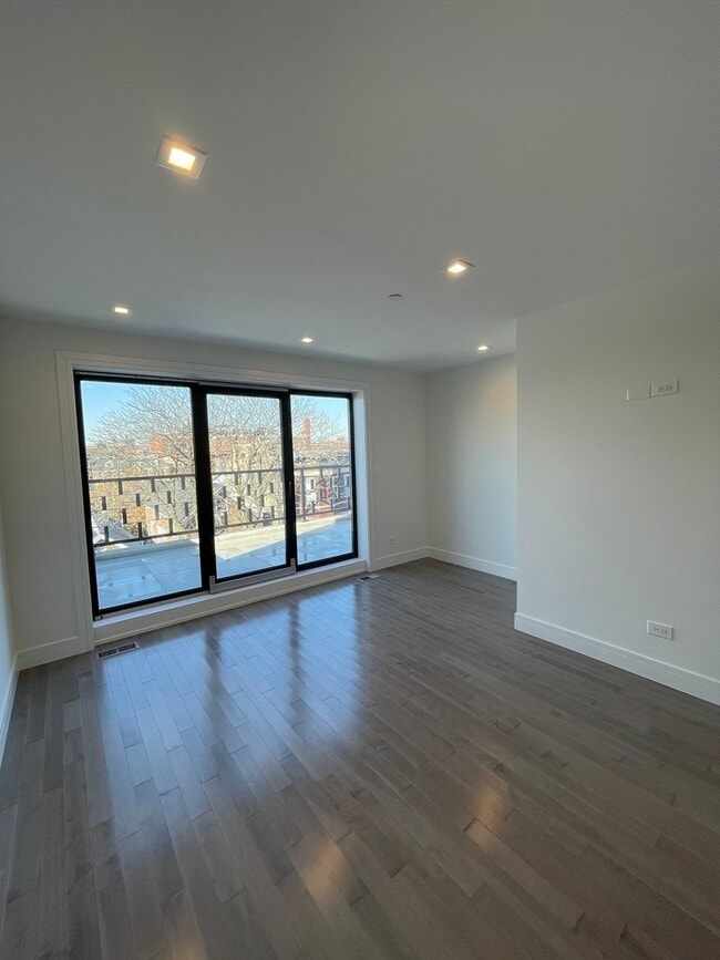 Building Photo - 719 N Elizabeth St