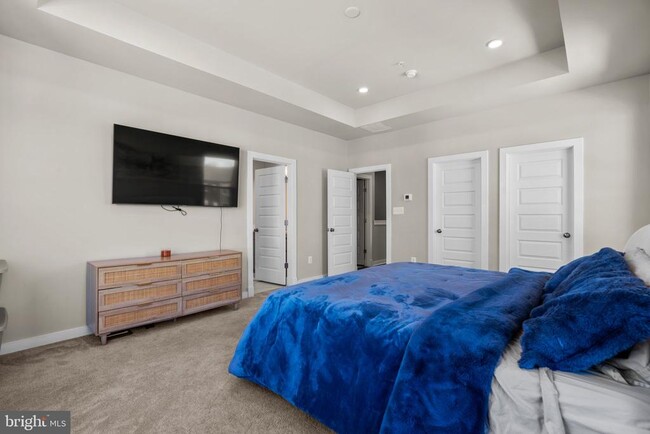 Building Photo - 720 Glenn Lk Dr