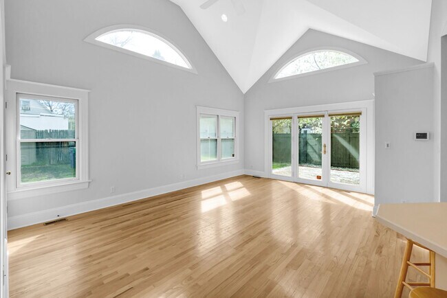 Building Photo - 1036 S Race St