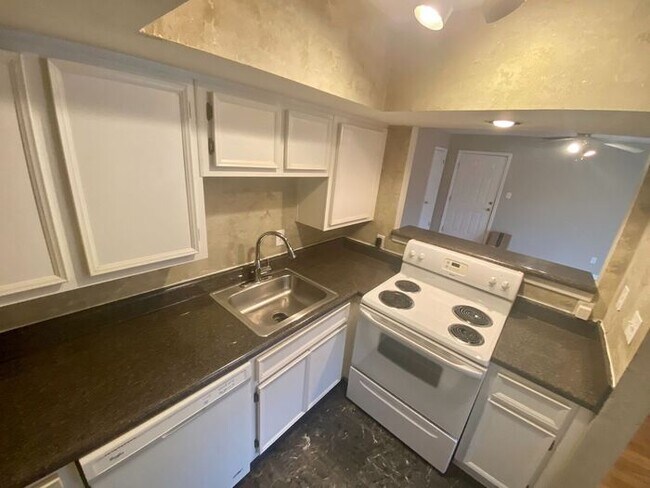 Building Photo - 1416 Foxhall Ln SE