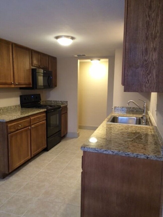 Building Photo - Frisco - 3/2 half duplex, 2-story, 2-car g...