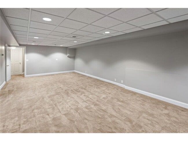 Building Photo - 517 River St