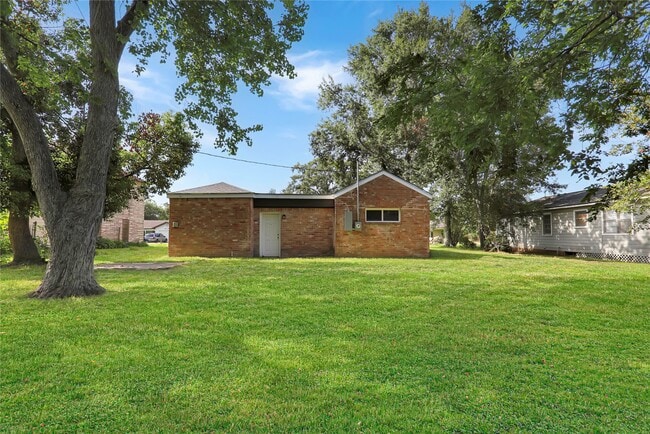 Building Photo - 710 E Magnolia St